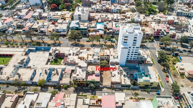 Vista aérea del terreno de 189m2 ubicado en Beethoven Primavera Trujillo Perú.